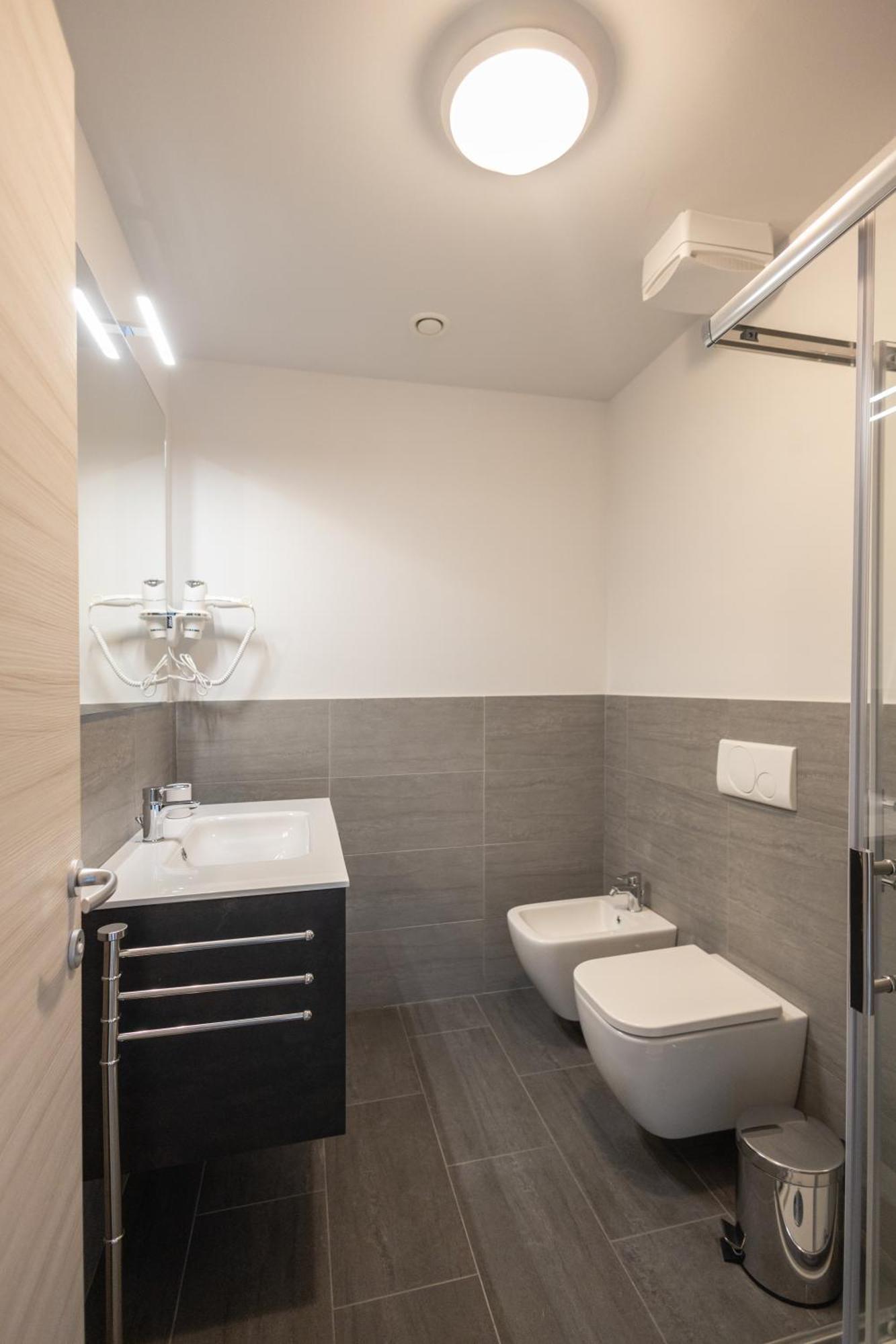 Virtual Aparthotel Opera Bagian luar foto
